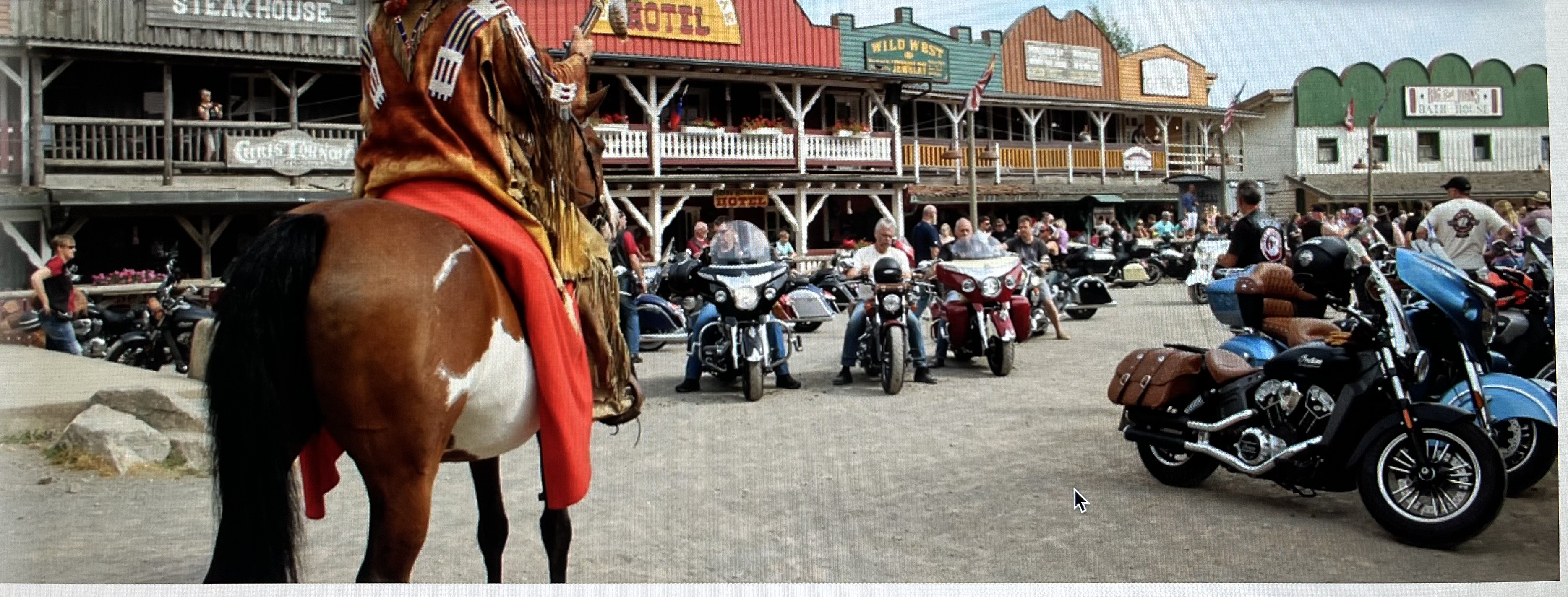 RIDERS MEETING